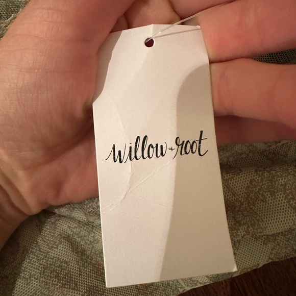 Mesh Keyhole Top - Picture 5 of 6